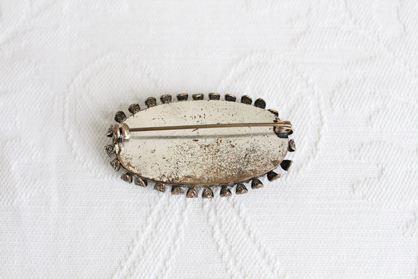 VINTAGE BLACK STONE OVAL FRAME BROOCH