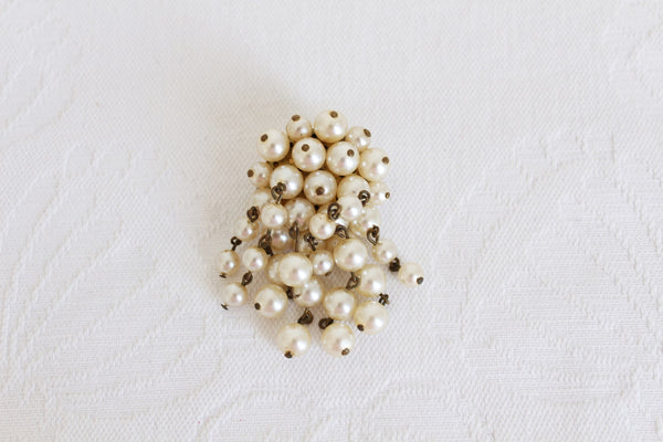 VINTAGE FAUX PEARL BEADED DROP BROOCH