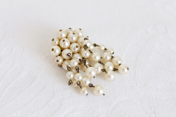 VINTAGE FAUX PEARL BEADED DROP BROOCH