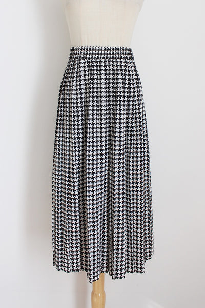 VINTAGE PLEATED HOUNDSTOOTH SKIRT - SIZE 22