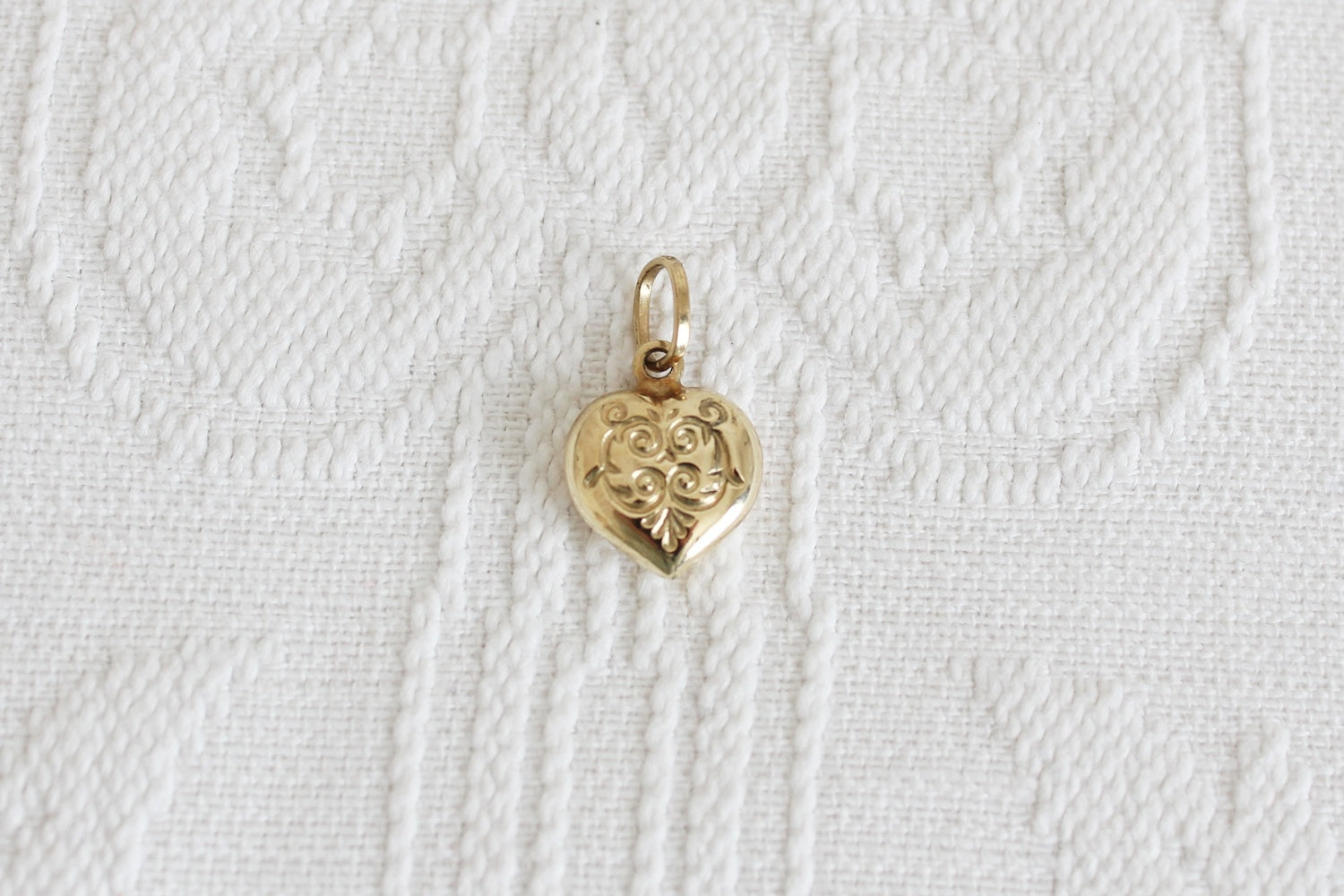 9CT GOLD HEART CHARM PENDANT