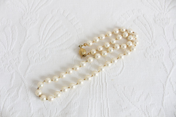 VINTAGE FAUX PEARL GOLD TONE CHUNKY NECKLACE
