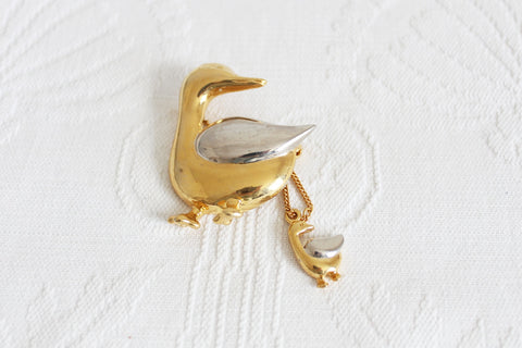 VINTAGE MOTHER DUCK & DUCKLING BROOCH