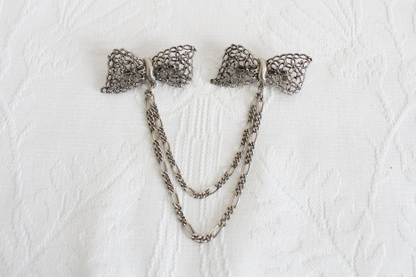 VINTAGE BOW SWEATER GUARD CHAIN BROOCH