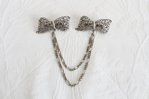 VINTAGE BOW SWEATER GUARD CHAIN BROOCH