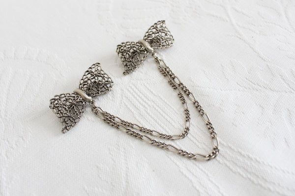 VINTAGE BOW SWEATER GUARD CHAIN BROOCH