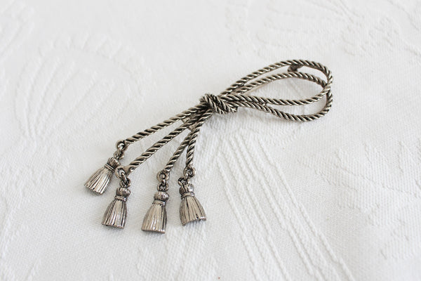 VINTAGE TASSEL KNOT SILVER TONE BROOCH