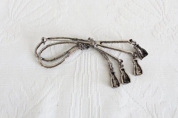 VINTAGE TASSEL KNOT SILVER TONE BROOCH