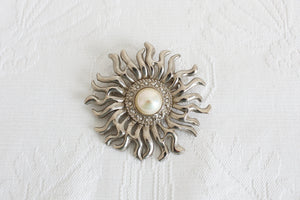 VINTAGE FAUX PEARL SUN BROOCH