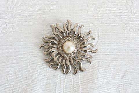 VINTAGE FAUX PEARL SUN BROOCH