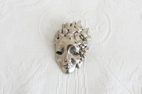 VINTAGE MASK SCARF CLIP