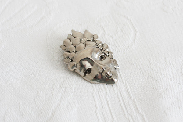 VINTAGE MASK SCARF CLIP