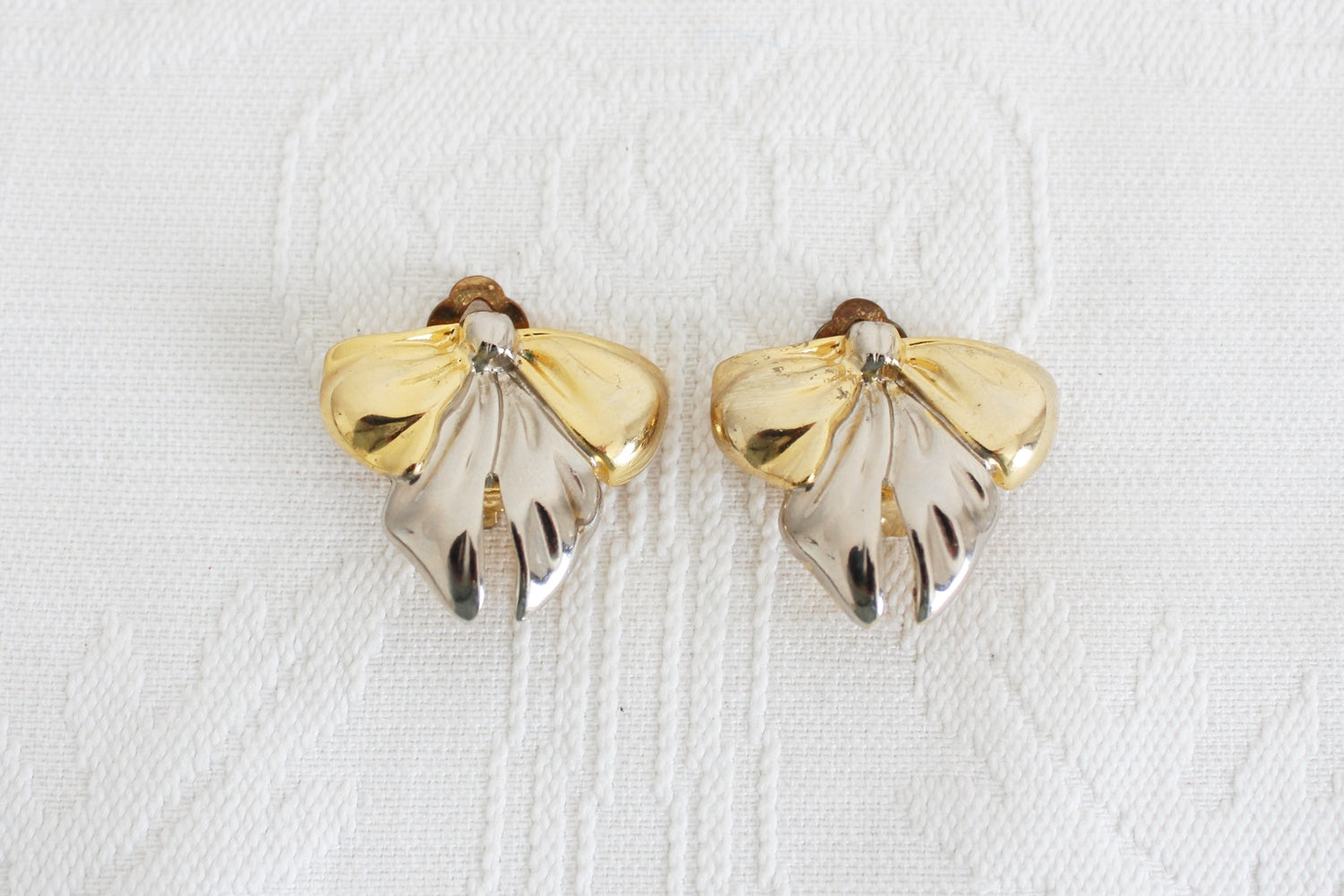 VINTAGE BOW KNOT SILVER GOLD TONE CLIP-ONS