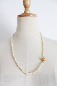 VINTAGE FAUX PEARL GOLD TONE NECKLACE