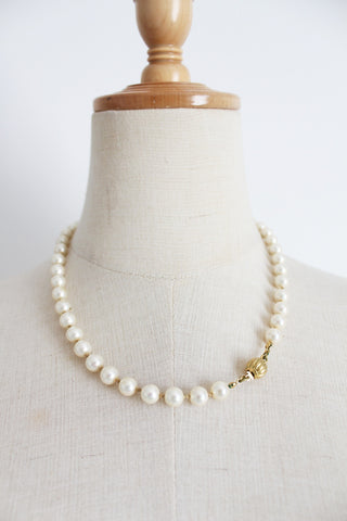 VINTAGE FAUX PEARL GOLD TONE CHUNKY NECKLACE