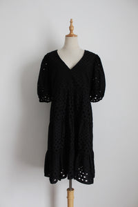 FOREVER NEW CURVE BRODERIE DRESS BLACK - SIZE 18