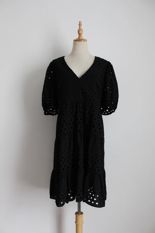 FOREVER NEW CURVE BRODERIE DRESS BLACK - SIZE 18