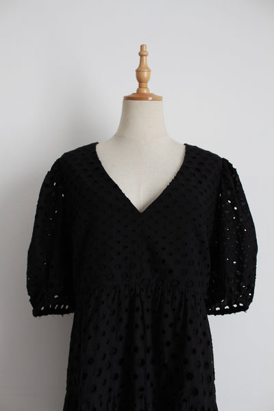 FOREVER NEW CURVE BRODERIE DRESS BLACK - SIZE 18