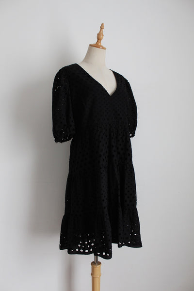 FOREVER NEW CURVE BRODERIE DRESS BLACK - SIZE 18