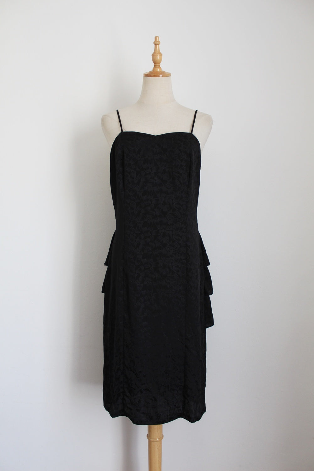 VINTAGE RUFFLE STRAPPY DRESS BLACK - SIZE 8