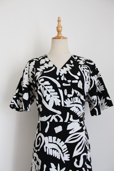 VINTAGE LEAF PRINT WRAP DRESS BLACK WHITE - SIZE 16