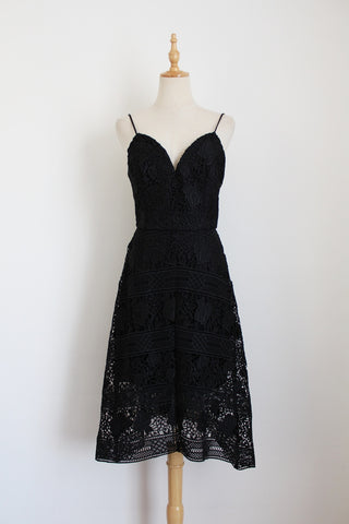 FOREVER NEW LACE OVERLAY DRESS BLACK - SIZE 8