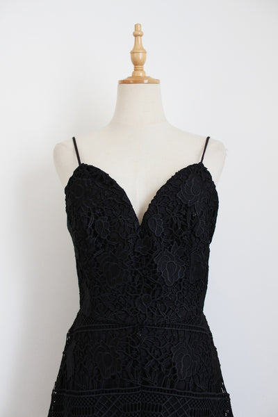 FOREVER NEW LACE OVERLAY DRESS BLACK - SIZE 8