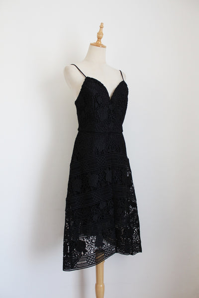 FOREVER NEW LACE OVERLAY DRESS BLACK - SIZE 8