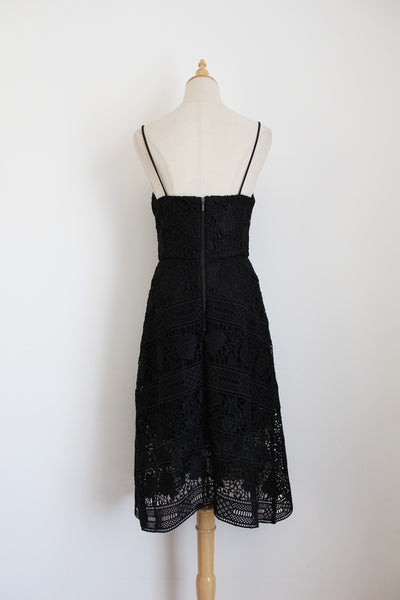 FOREVER NEW LACE OVERLAY DRESS BLACK - SIZE 8