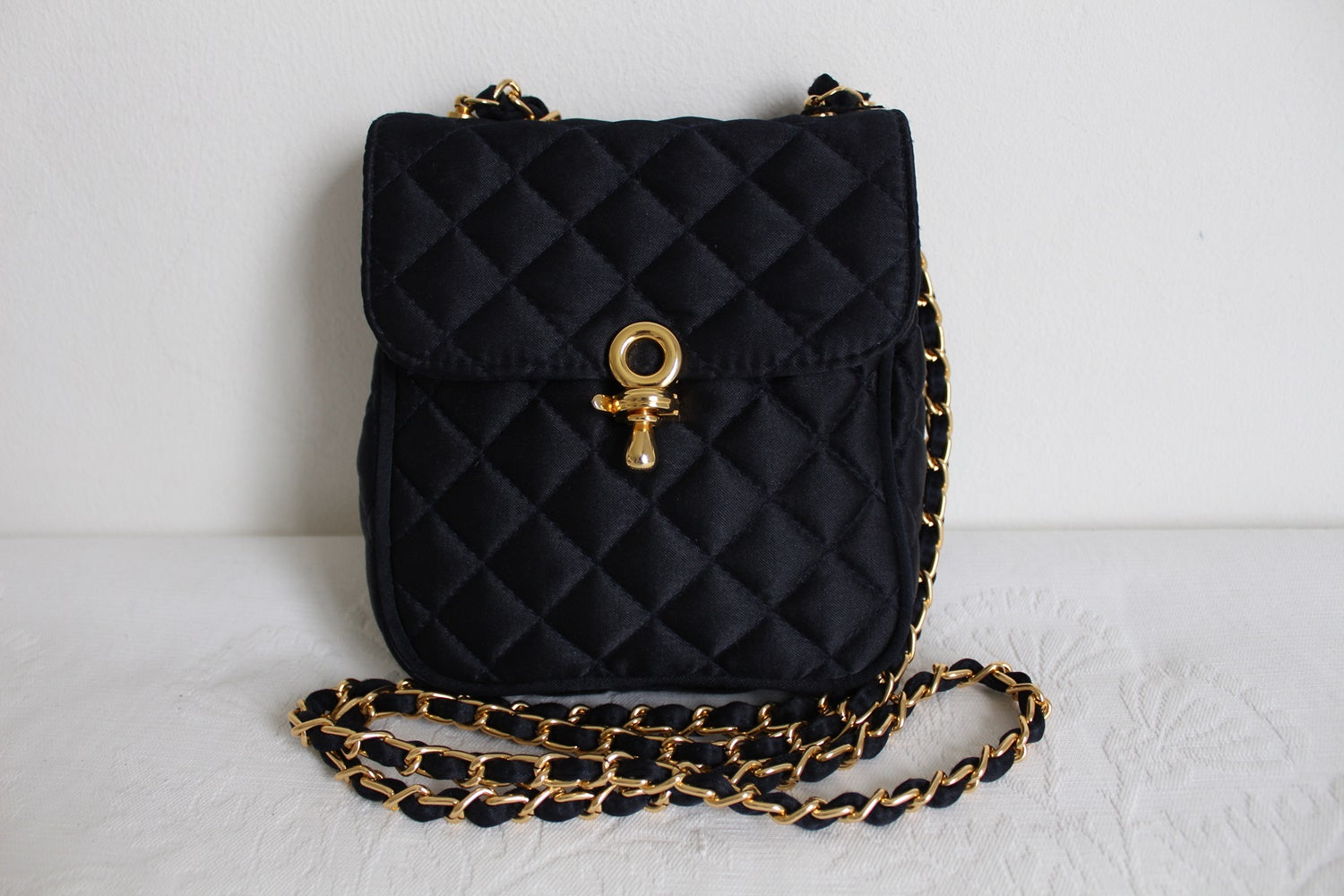 ABRO VINTAGE QUILTED CHAIN SLING BAG NAVY