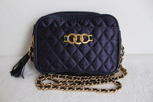 VINTAGE QUILTED NYLON CHAIN SLING BAG NAVY