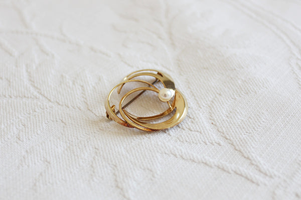 ROLLED GOLD PEARL BROOCH