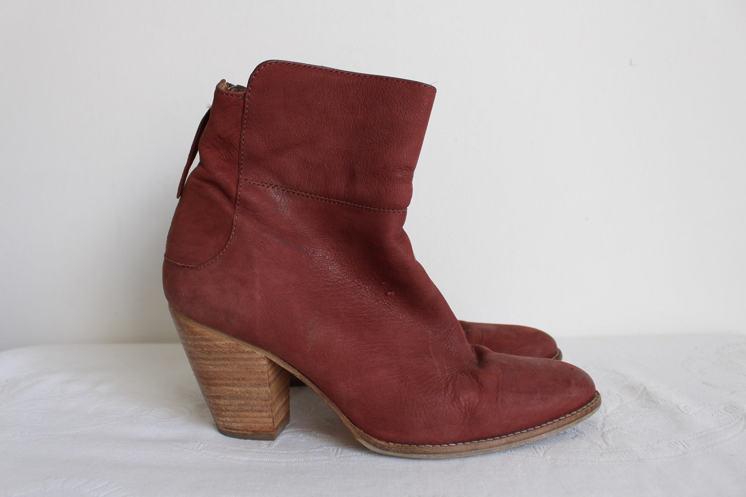 COUNTRY ROAD ANKLE BOOTS BURGANDY - SIZE 7.5
