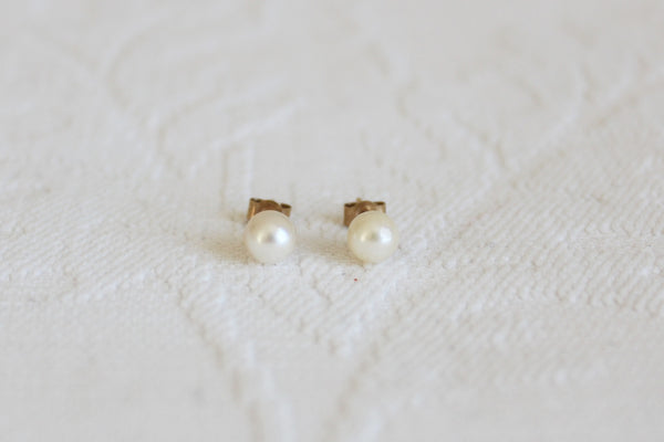 9CT GOLD PEARL STUD EARRINGS