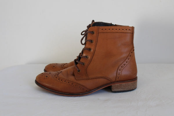 RARE EARTH GENUINE LEATHER ANKLE BOOTS - SIZE 7