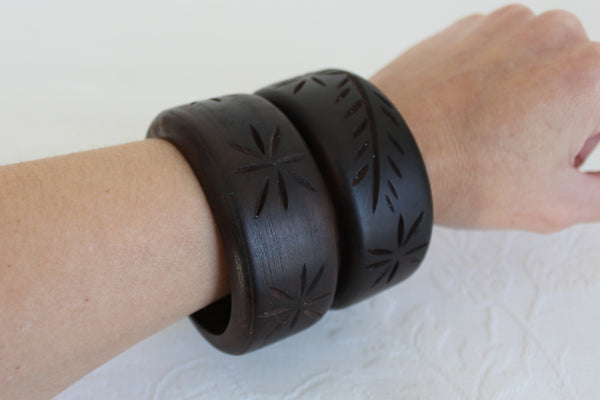 VINTAGE CARVED WOOD BANGLES DARK BROWN