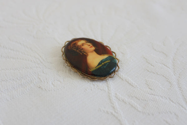 VINTAGE PORTRAIT ACRYLIC BROOCH