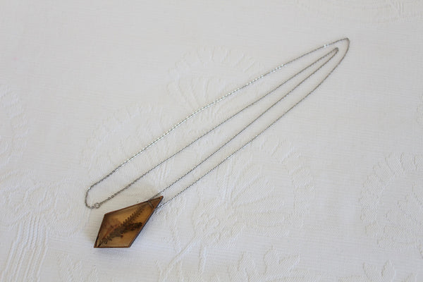 PRESSED FLOWER RESIN NECKLACE
