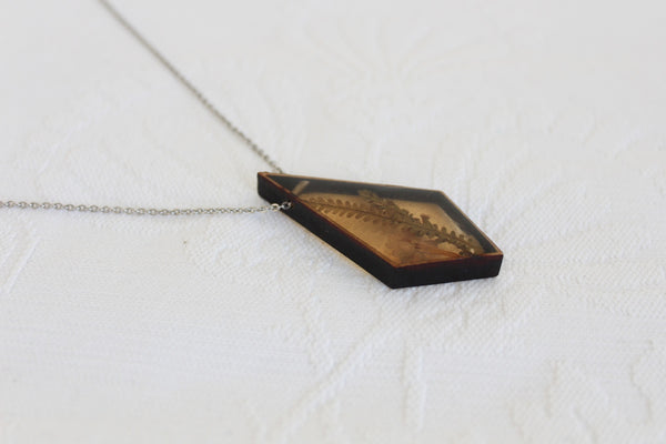 PRESSED FLOWER RESIN NECKLACE