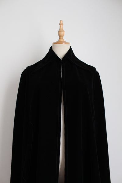 VINTAGE VELVET FULL LENGTH CAPE - SIZE 8