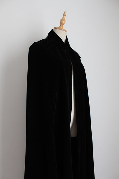 VINTAGE VELVET FULL LENGTH CAPE - SIZE 8