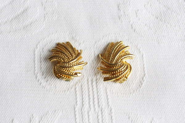 VINTAGE GOLD TONE ROPE ART DECO CLIP-ONS