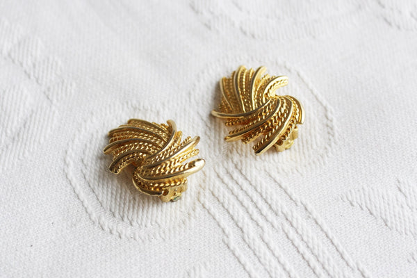 VINTAGE GOLD TONE ROPE ART DECO CLIP-ONS