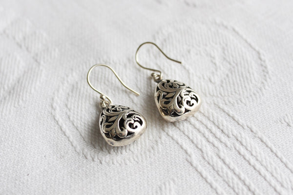 STERLING SILVER VINTAGE HEART DROP EARRINGS