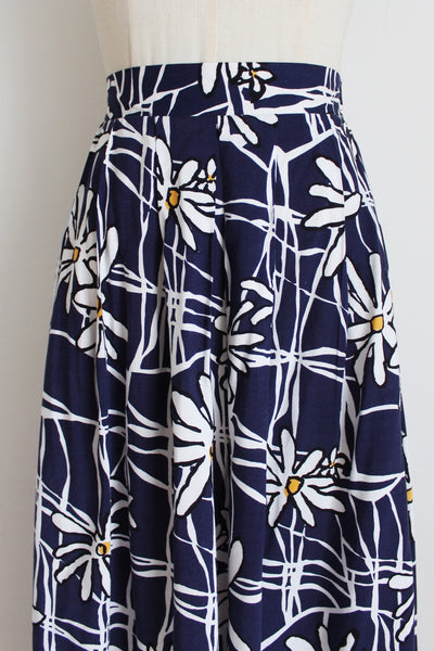 VINTAGE DAISY PRINT NAVY WHITE SKIRT - SIZE 6
