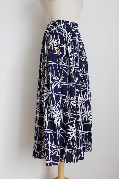 VINTAGE DAISY PRINT NAVY WHITE SKIRT - SIZE 6