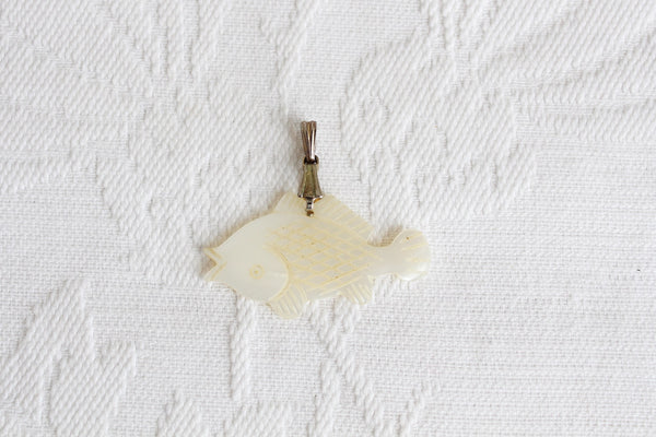 VINTAGE MOTHER OF PEARL FISH PENDANT