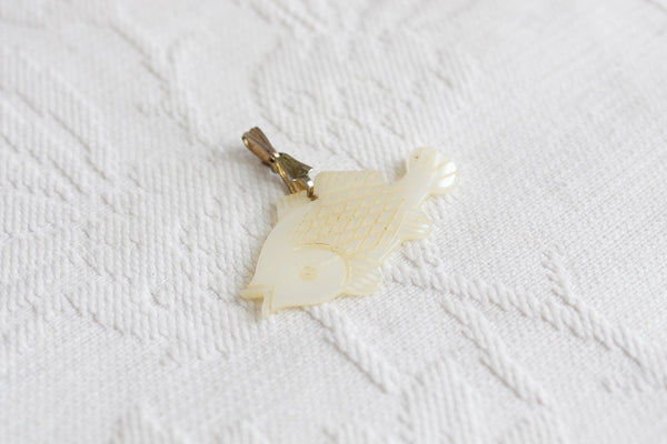 VINTAGE MOTHER OF PEARL FISH PENDANT