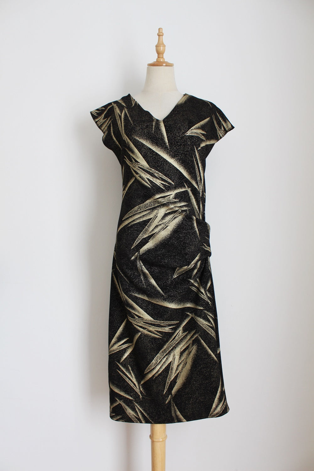 RUCHED DRESS BLACK GOLD - SIZE 10