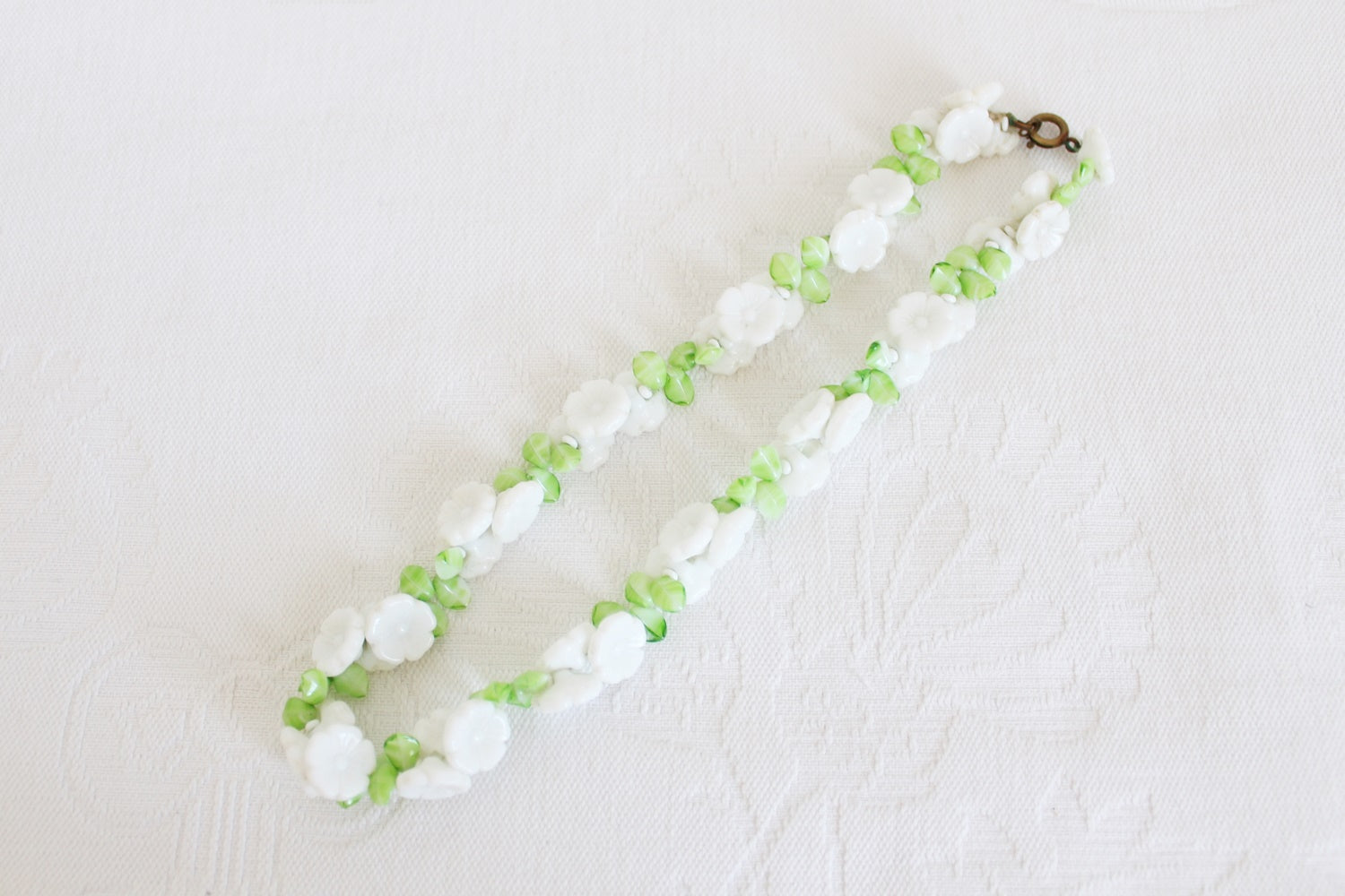 VINTAGE GLASS FLOWER BEADED NECKLACE